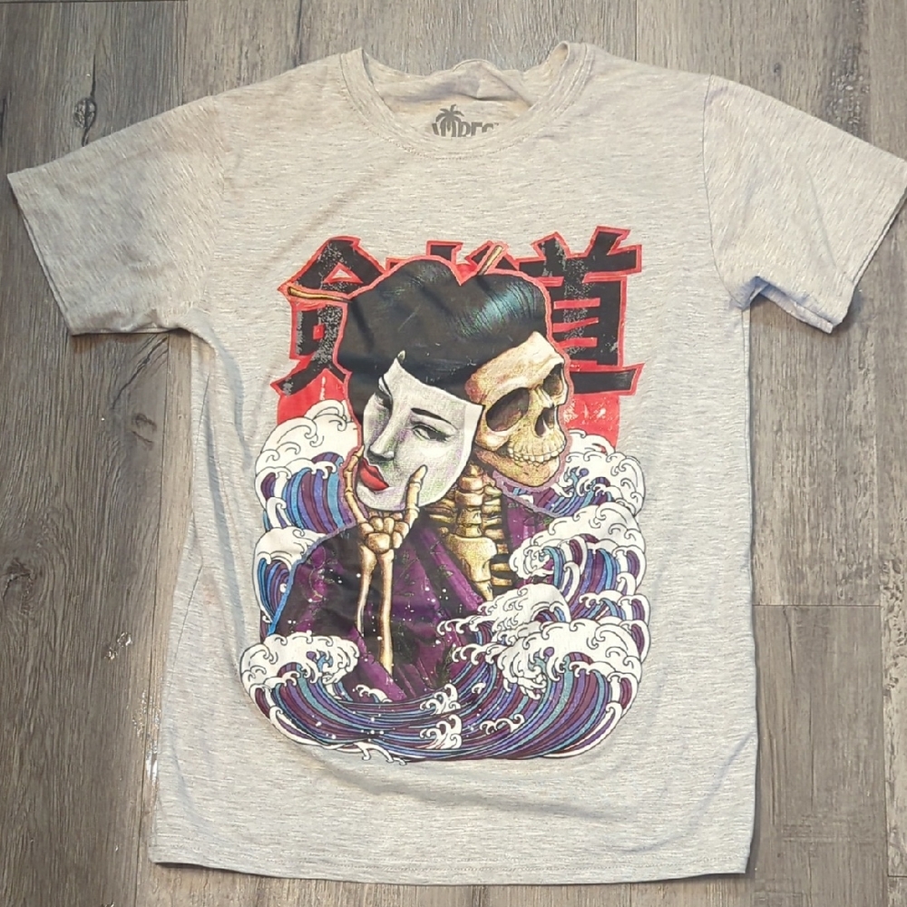 Vibe Gray Tee with Artistic Skull Design